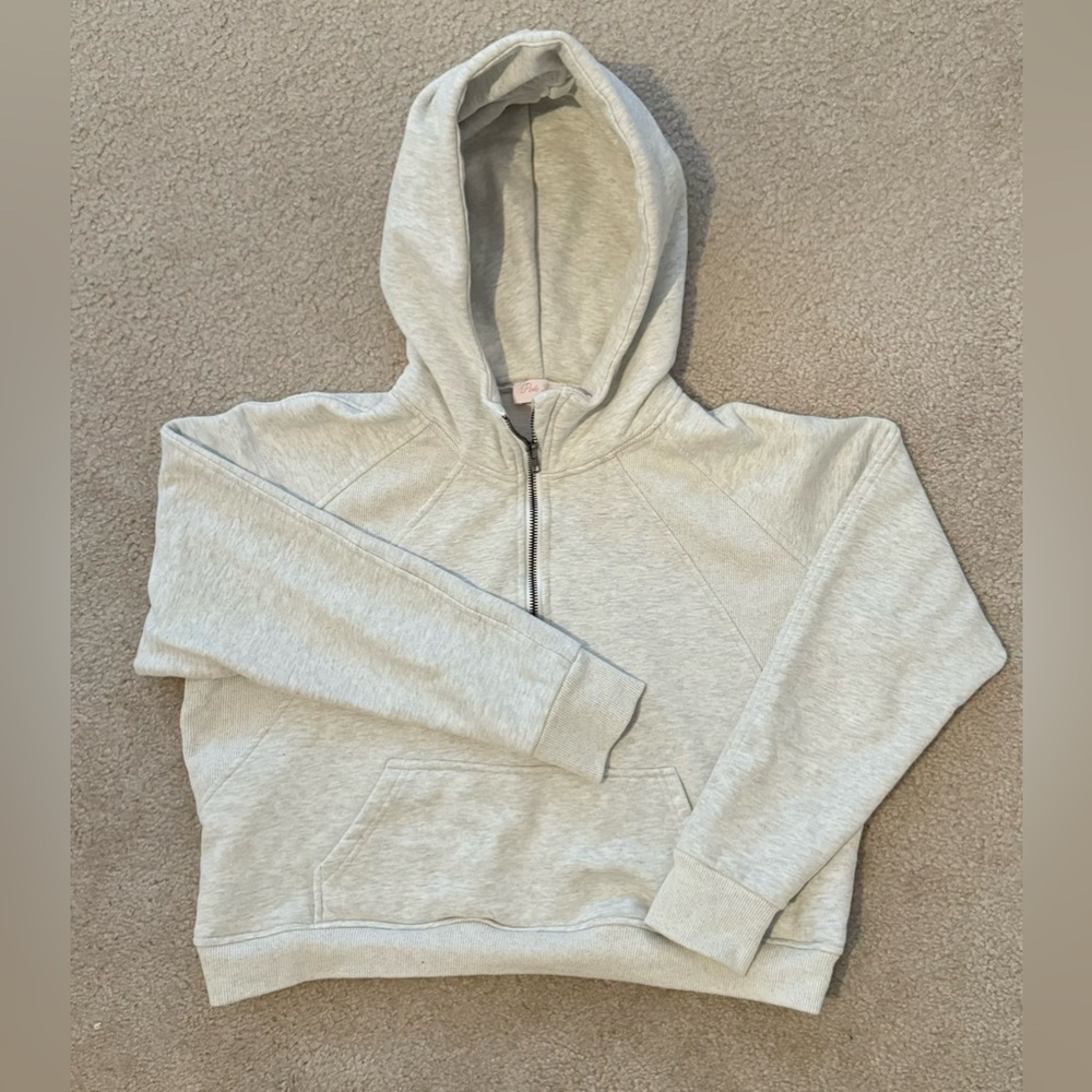 Making it Look Easy Grey Ribbed Shoulder Quarter Zip Pullover - Picture 2 of 3